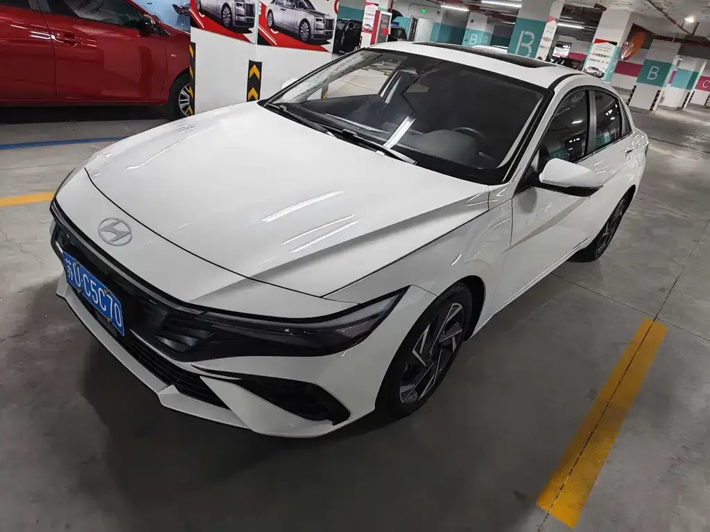 Hyundai Elantra 2024