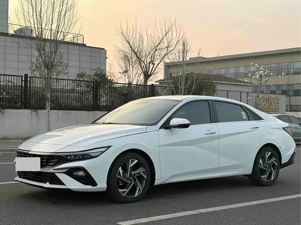 Hyundai Elantra 2023