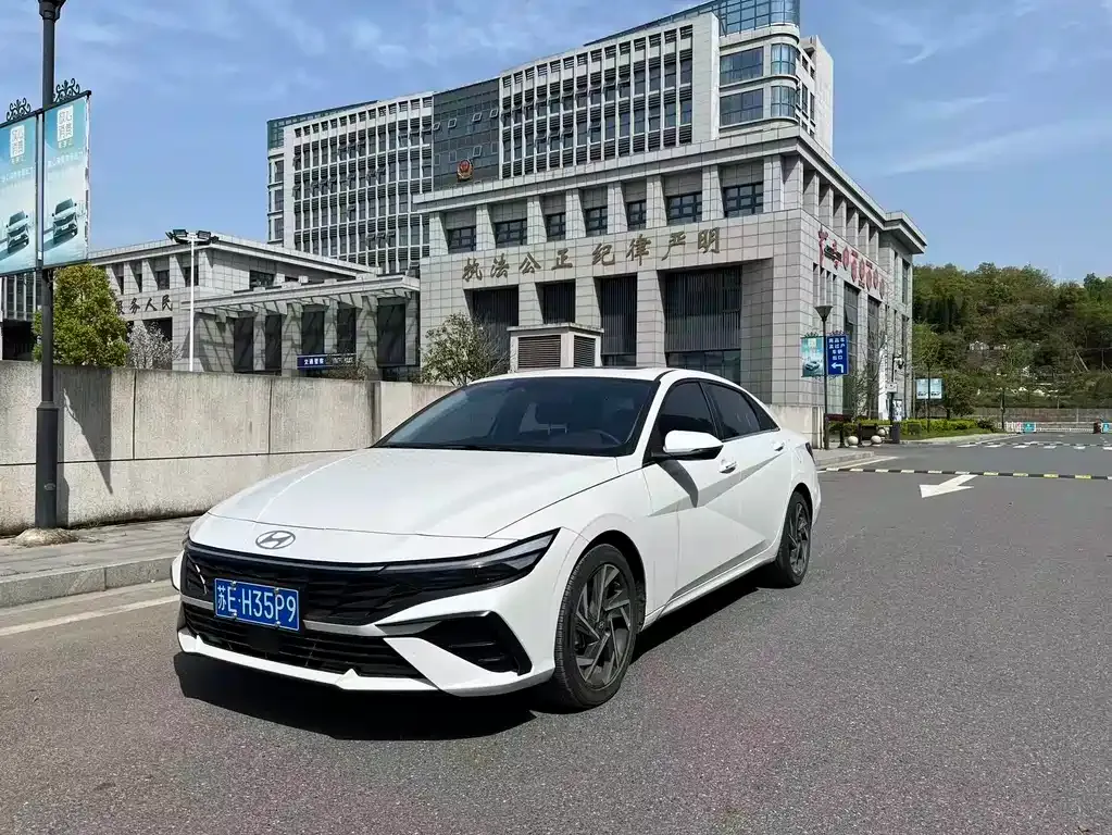 Hyundai Elantra 2024