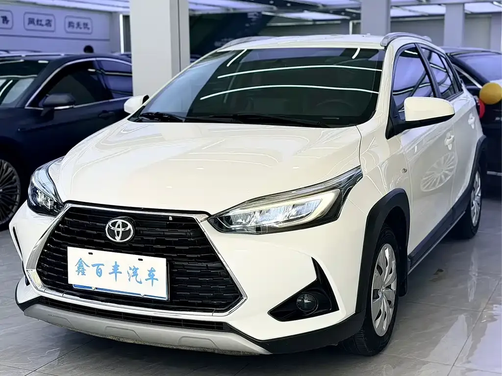 Toyota Yaris L 2023