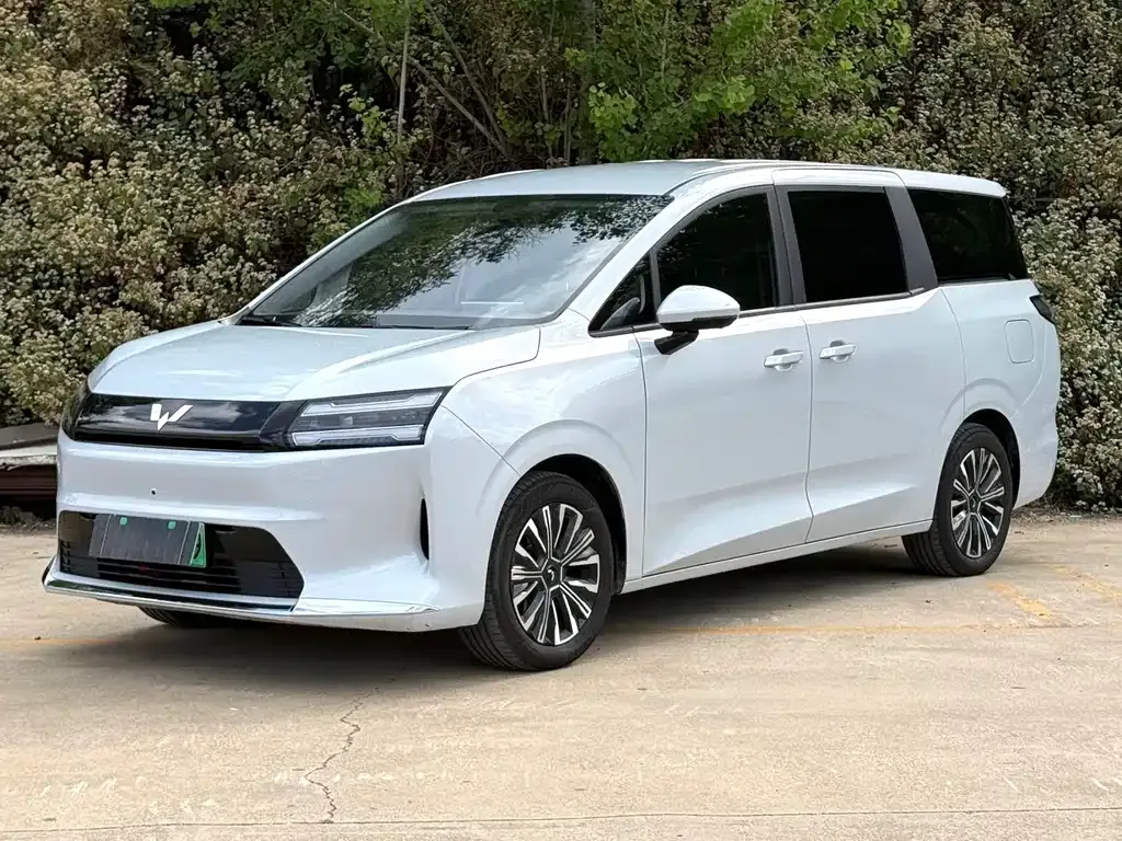 Wuling Starlight 730 New Energy 2025