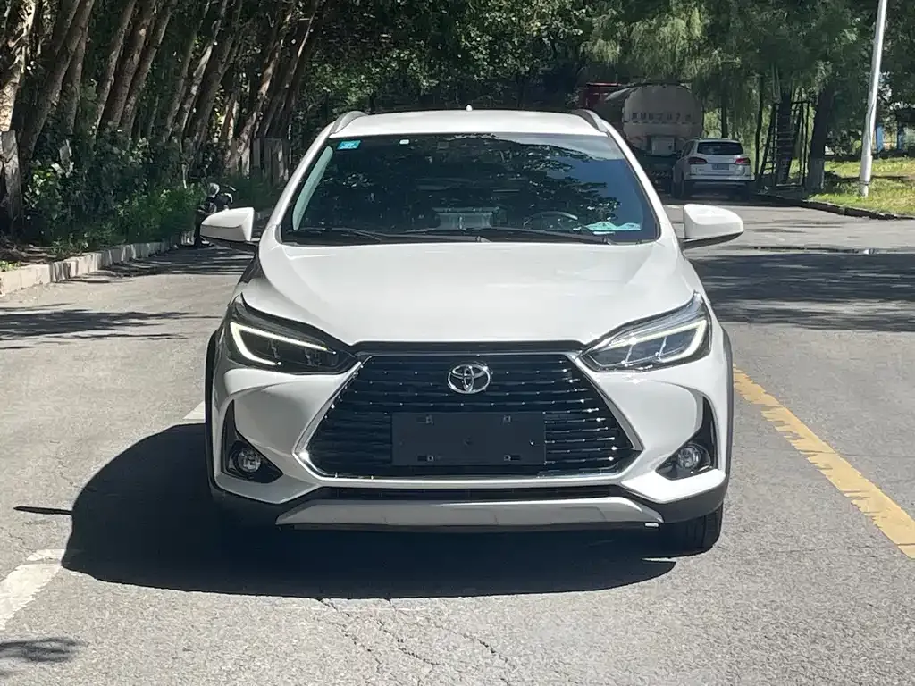 Toyota Yaris L 2023
