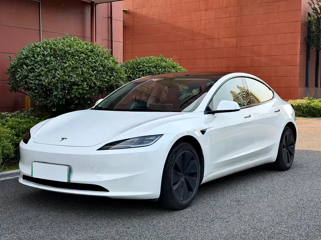 Tesla Model 3 2024