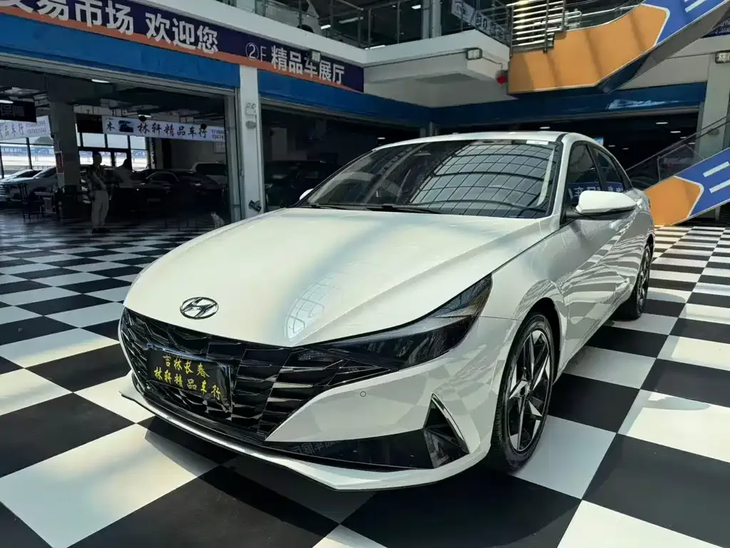 Hyundai Elantra 2022