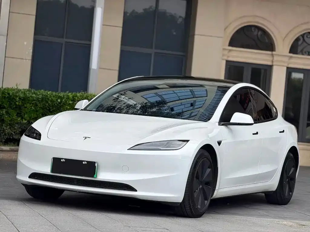 Tesla Model 3 2024