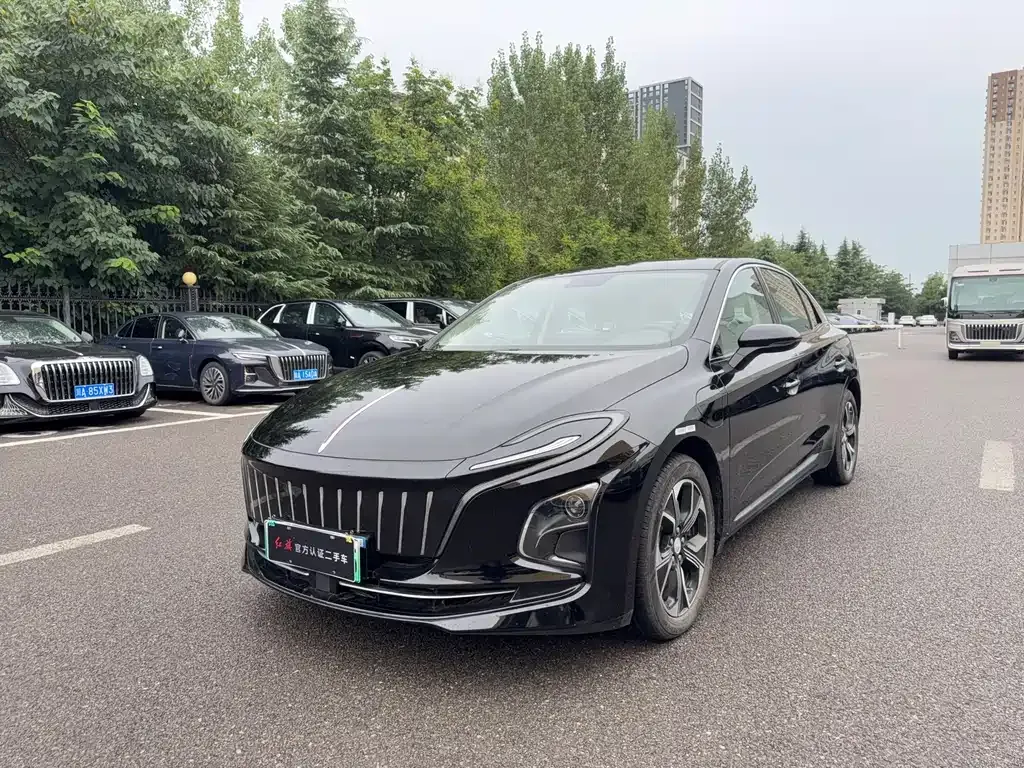 Hongqi E-QM5 2024