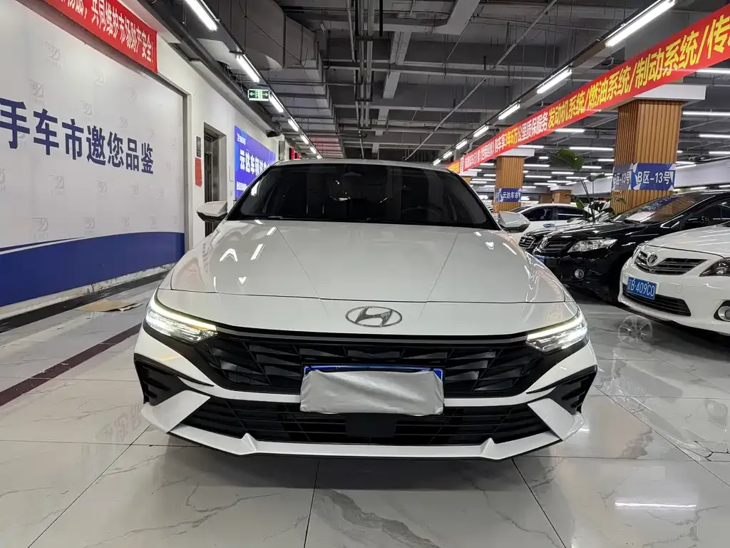Hyundai Elantra 2024
