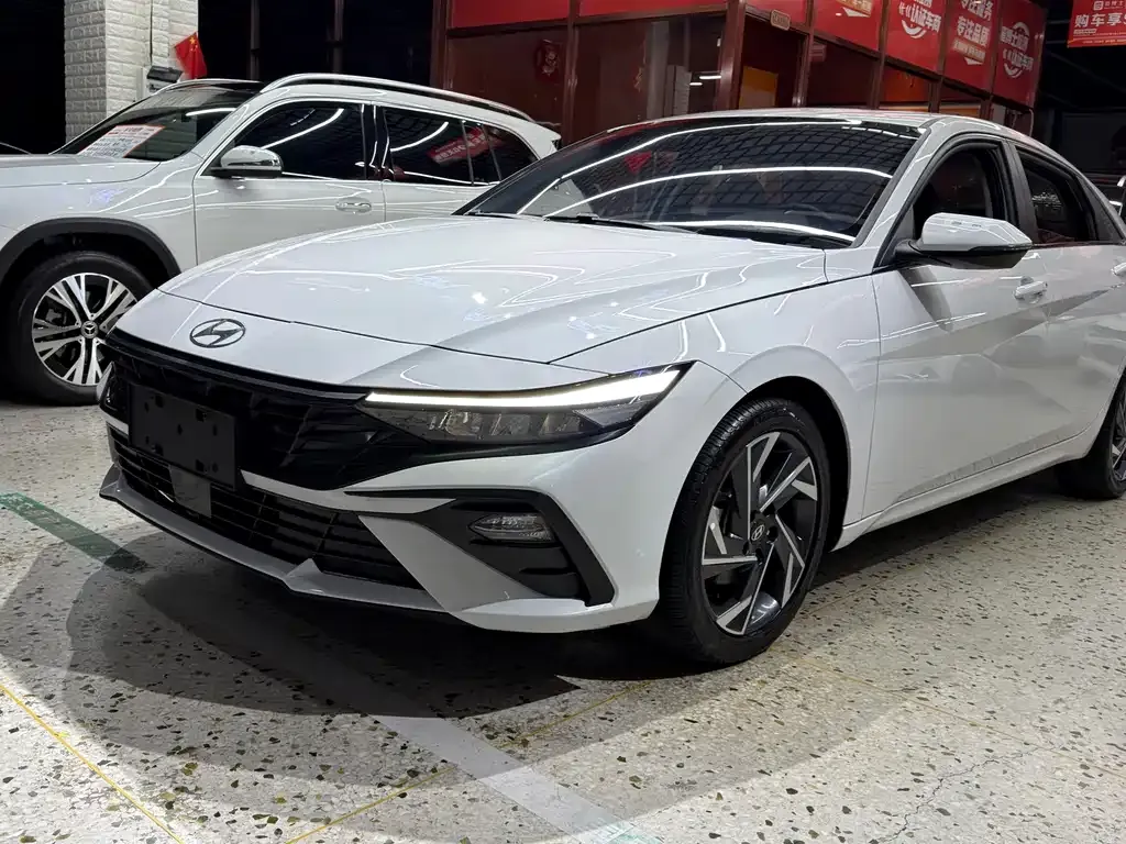 Hyundai Elantra 2023
