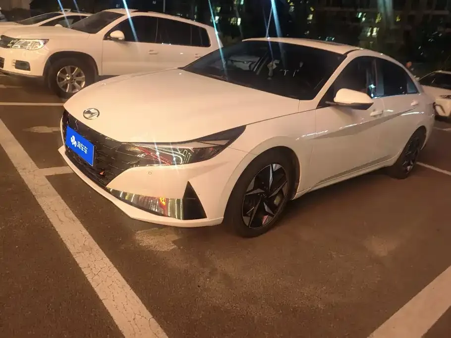 Hyundai Elantra 2022