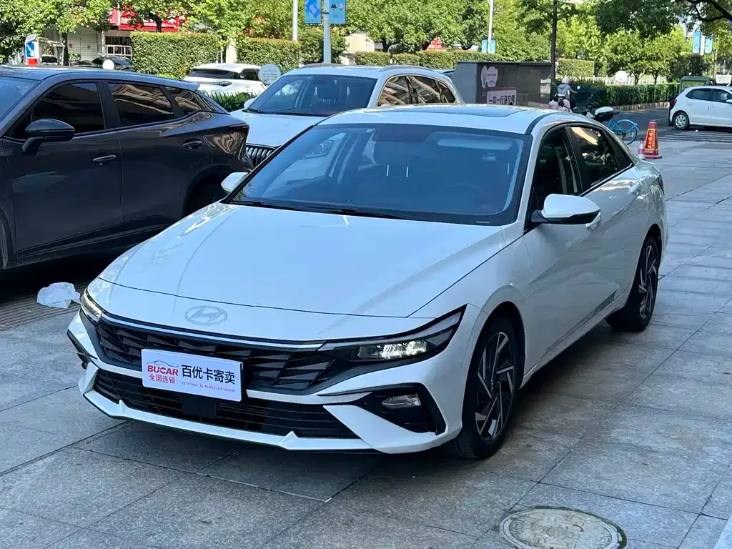 Hyundai Elantra 2025
