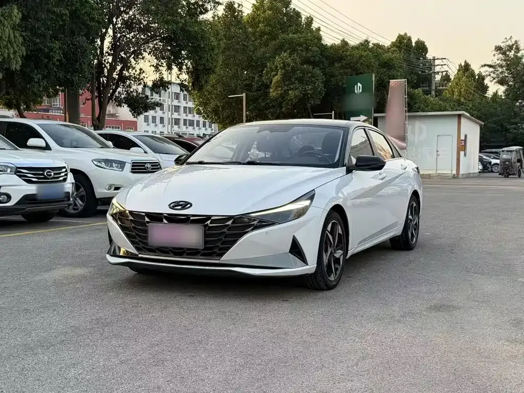 Hyundai Elantra 2022