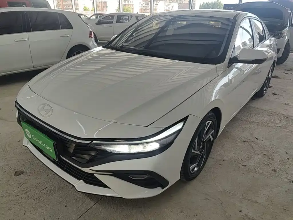 Hyundai Elantra 2025