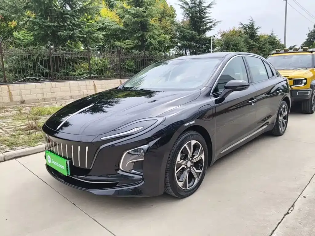 Hongqi E-QM5 2024