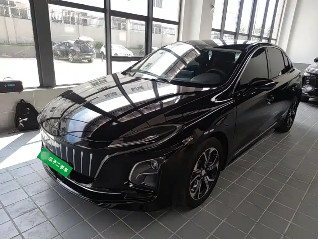 Hongqi E-QM5 2024