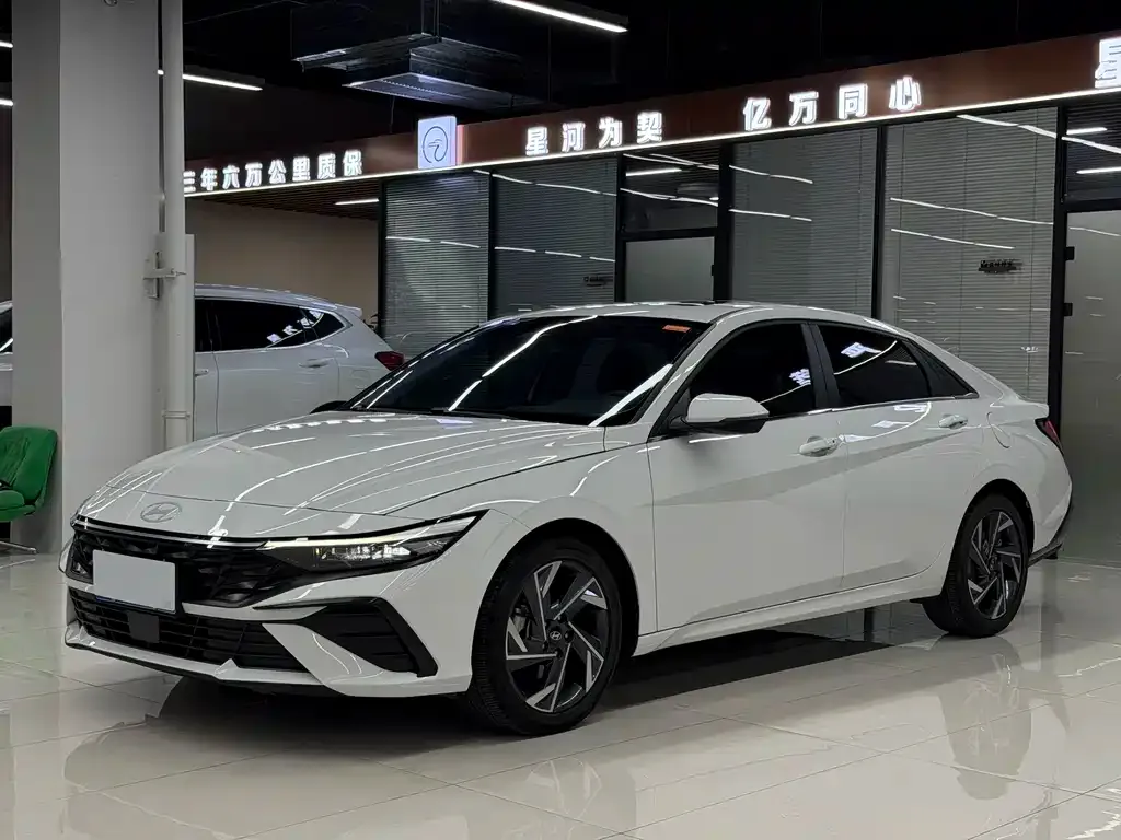 Hyundai Elantra 2025