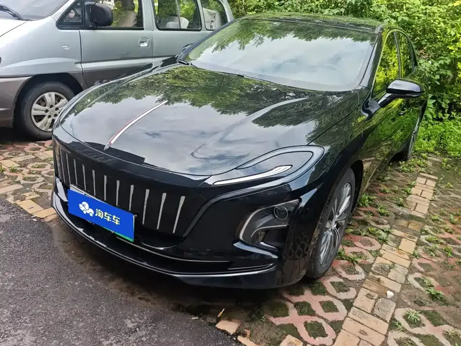 Hongqi E-QM5 2024