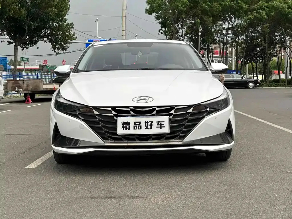 Hyundai Elantra 2022