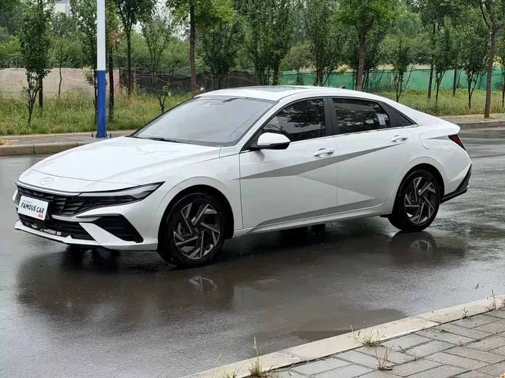 Hyundai Elantra 2024