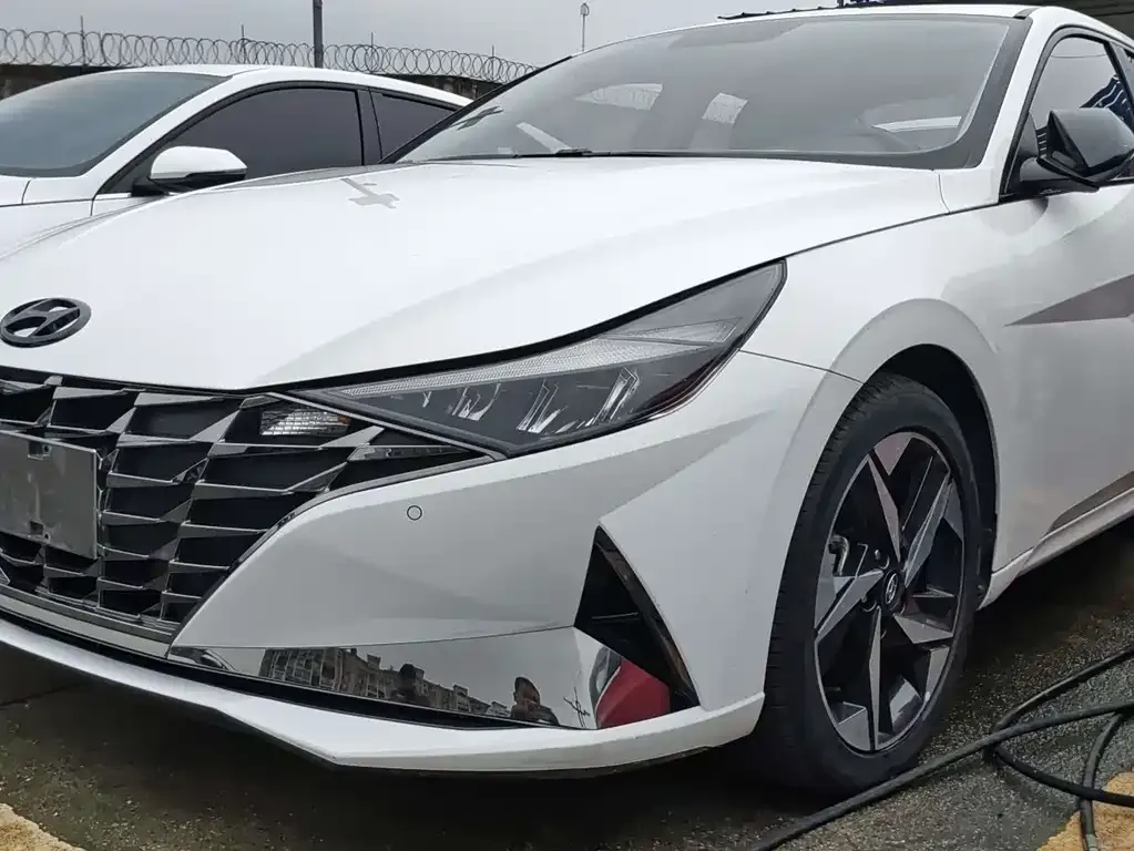Hyundai Elantra 2023