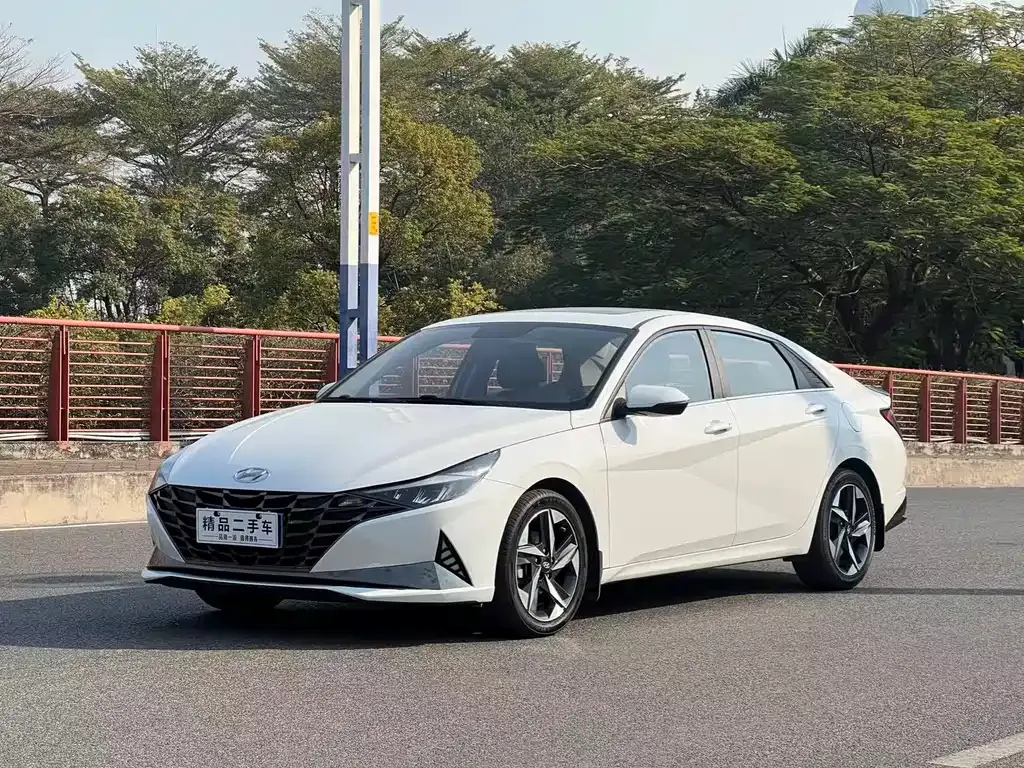 Hyundai Elantra 2022