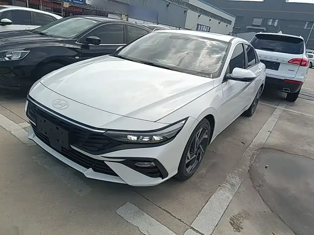 Hyundai Elantra 2024