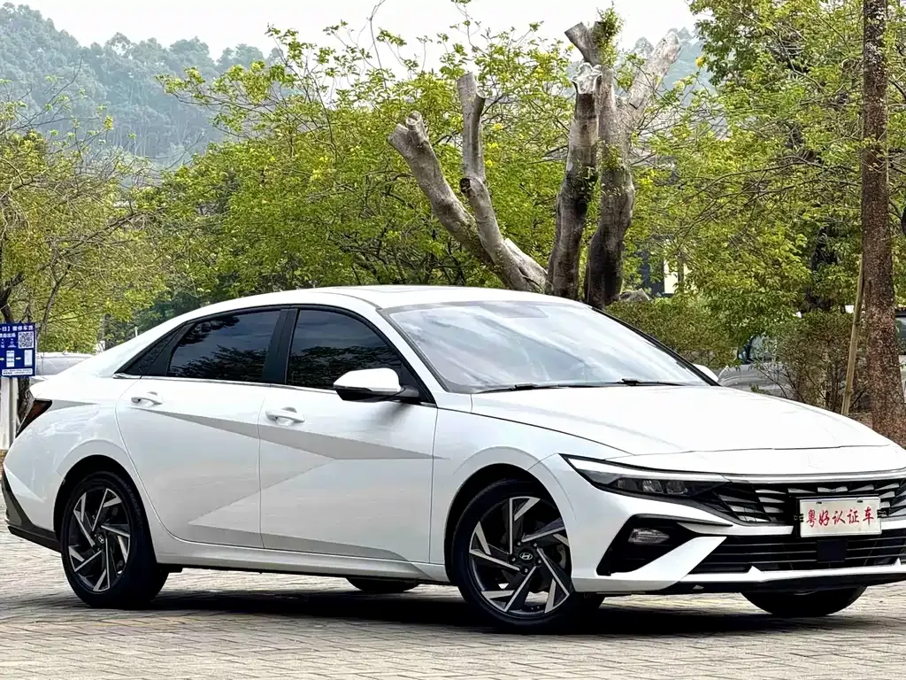 Hyundai Elantra 2024