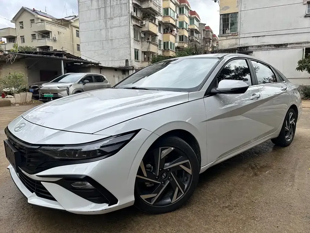 Hyundai Elantra 2024