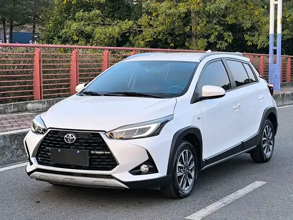 Toyota Yaris L 2023