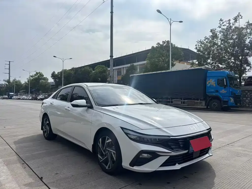 Hyundai Elantra 2024