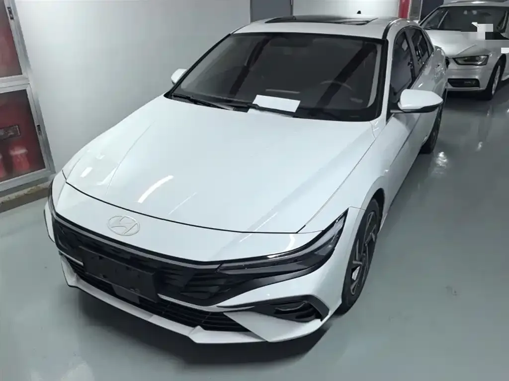 Hyundai Elantra 2024