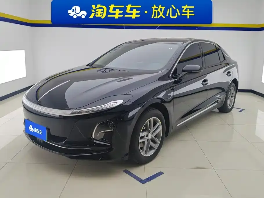 Hongqi E-QM5 2025