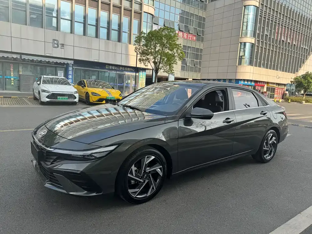 Hyundai Elantra 2024