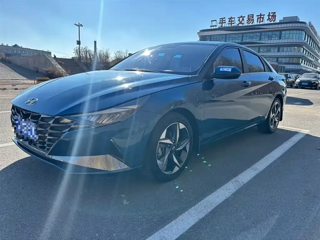 Hyundai Elantra 2022