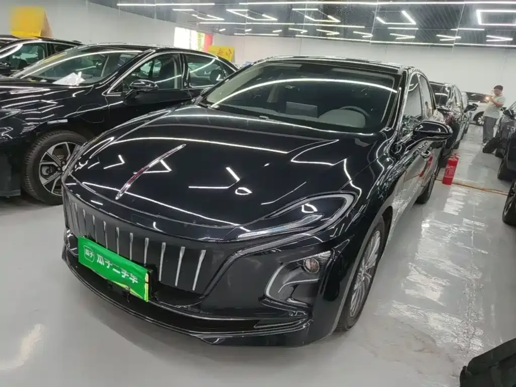 Hongqi E-QM5 2024