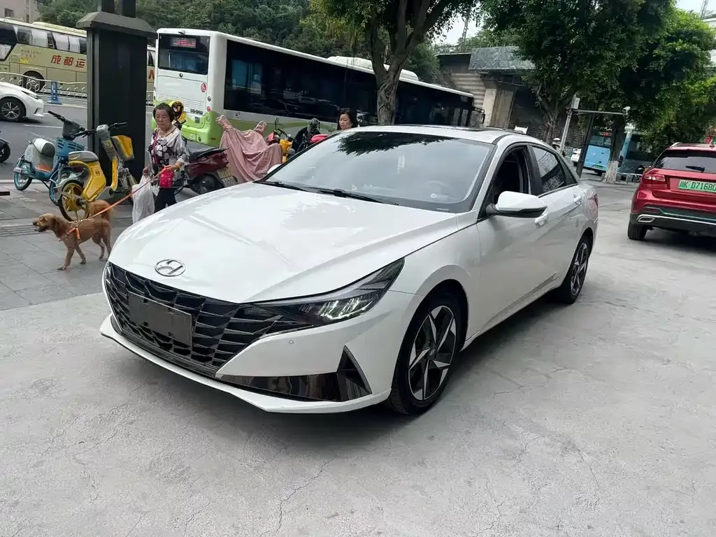 Hyundai Elantra 2022