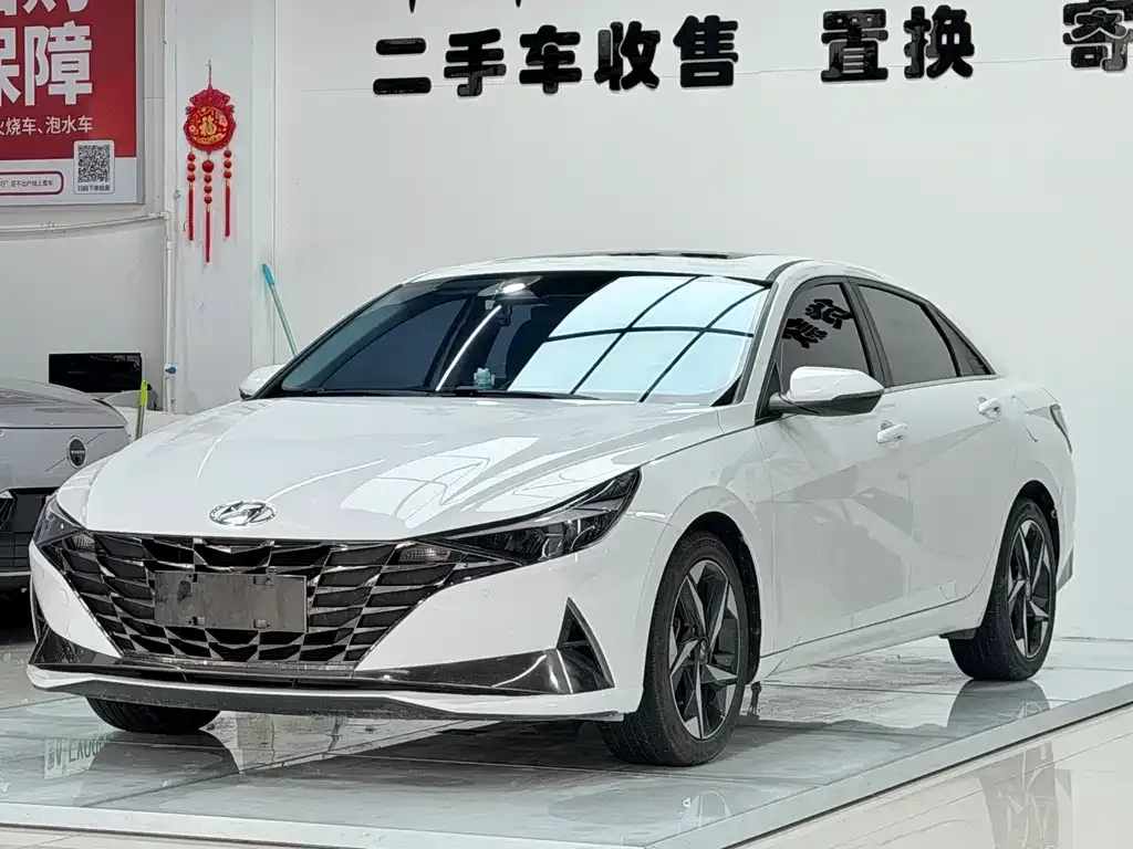 Hyundai Elantra 2022