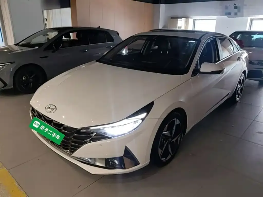 Hyundai Elantra 2022
