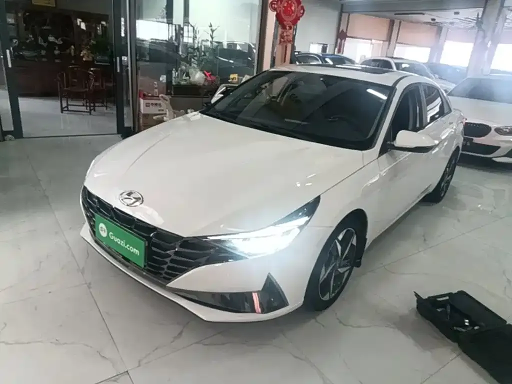 Hyundai Elantra 2022