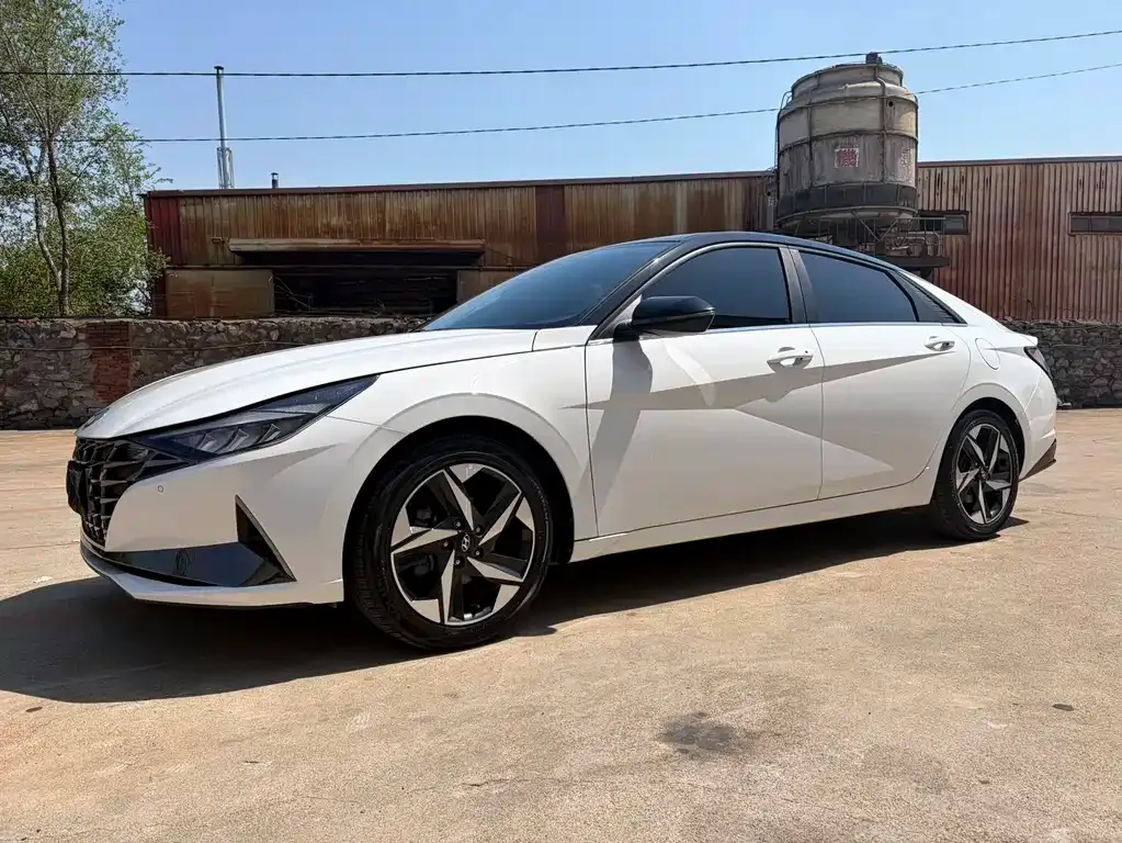 Hyundai Elantra 2022
